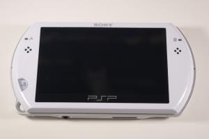 PSP Go (Pearl White) (11)